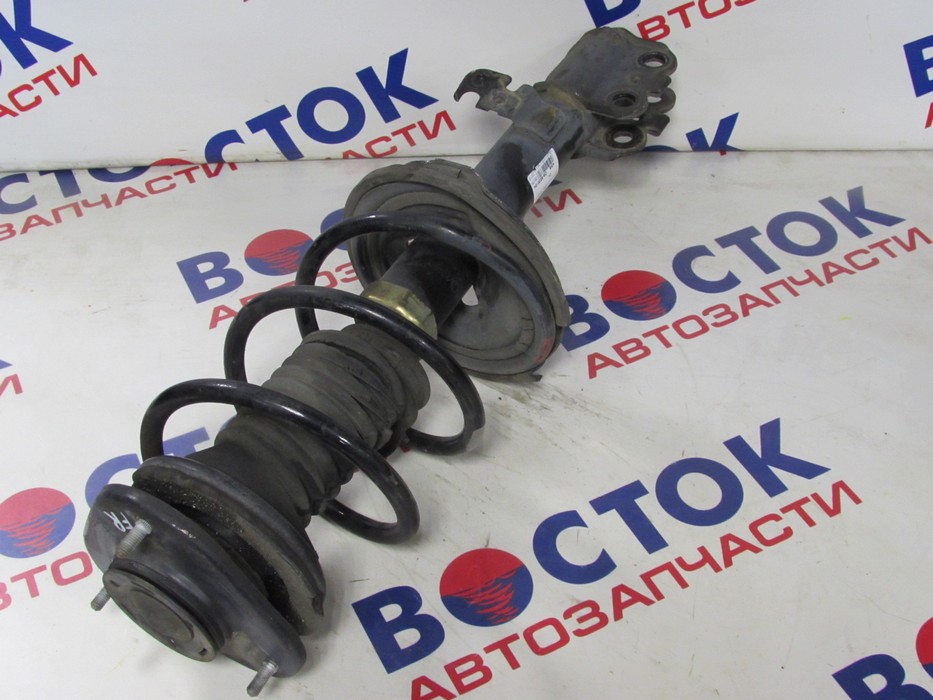 Стойка 124. Передняя стойка на 124 мерс. Поджимная втулка филдер 124. Стойка 124. Передний правый амортизатор тойота филдер.